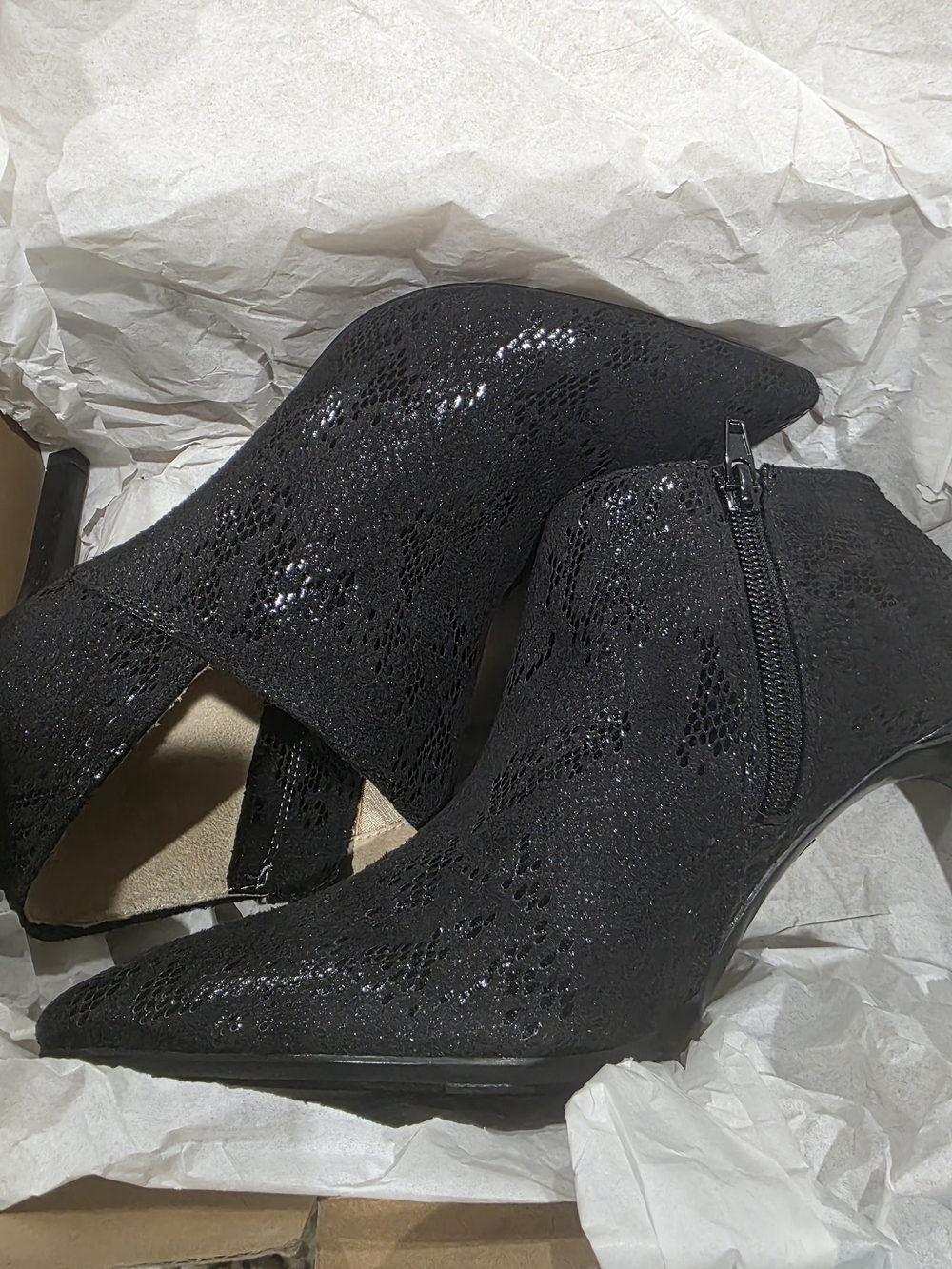 Life Stride Black Pointed Toe Side Zip Ankle Booties